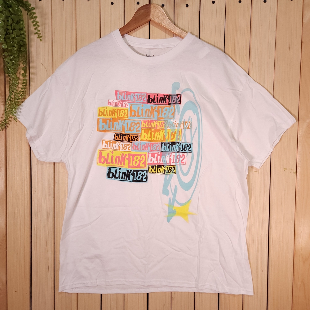 Blink 182 White Graphic T Shirt size XL Rock Band